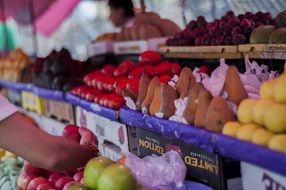 Organic fruit market