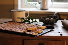 kitchen table and baking pan with pie