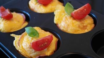 egg muffins with tomatoes