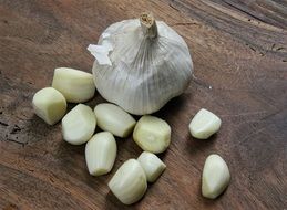 peeled off garlic