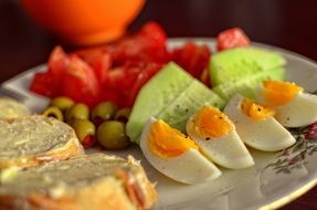 vegetables and egg and bread for breakfast