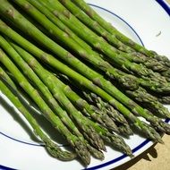 green asparagus on a plate