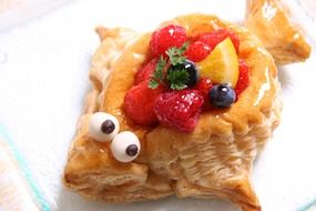 sweet pie with fruit as a bird