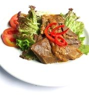 steak with tomatoes and lettuce