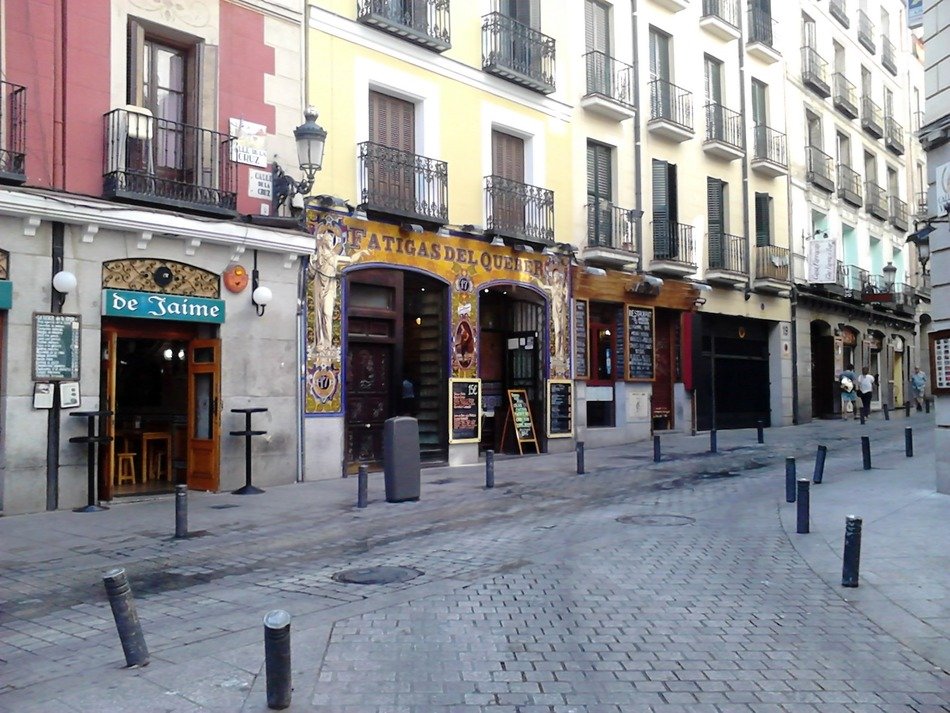 typical tavern on the first floor of a building in Madrid