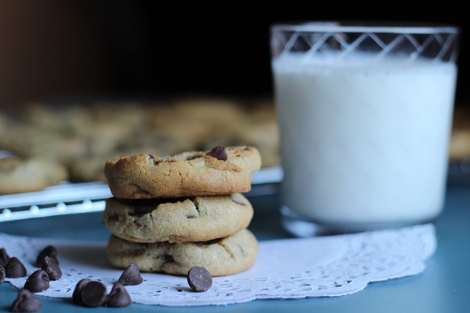 chocolate bisquits and milk in glass