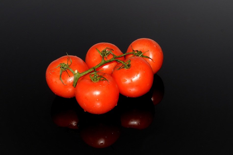 cluster tomato. legume. red.healthy,benefit