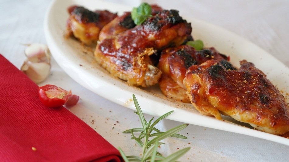 Ruddy delicious chicken wings with seasoning
