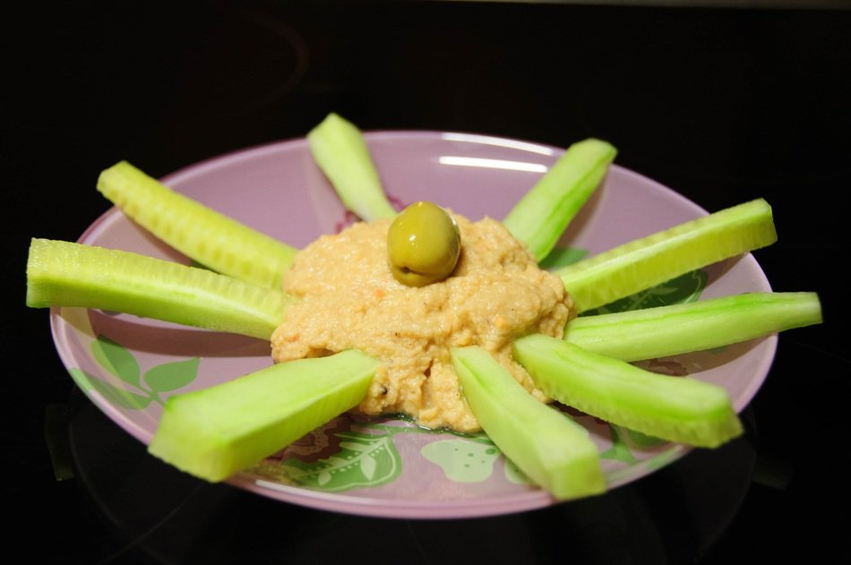 eat, dine ,humus ,plate ,cucumber