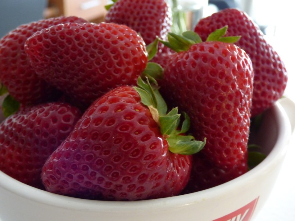 healthy and fresh strawberries in bowl