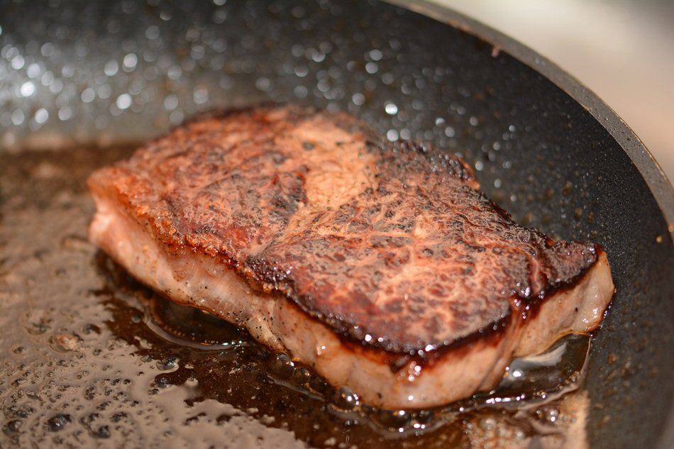 rumpsteak fried in pan