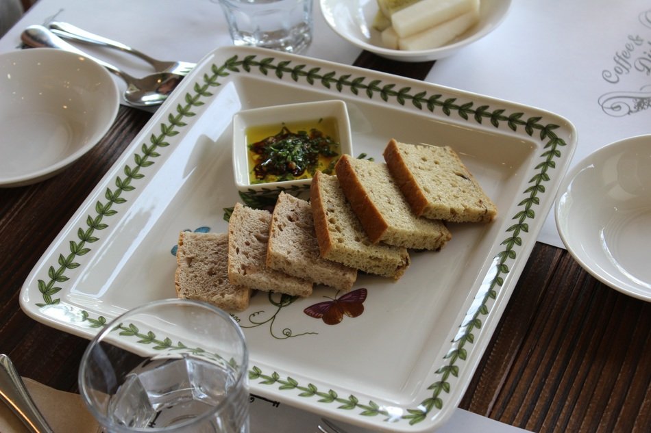 garlic bread on a plate on the table