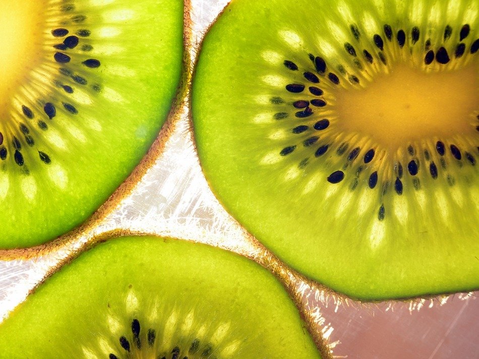 pieces of juicy kiwi