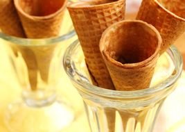 Brown sugar cones in the glasses