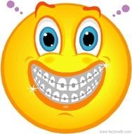 Un rsquoemoticon Gigante Sorridente E Con Apparecchietto Per I Denti