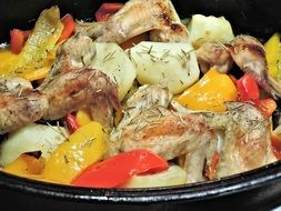 Stew with chicken wings and roasted pepper