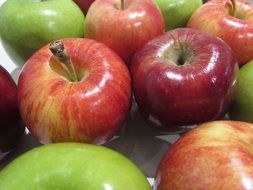 red and green apples close-up