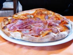 italian pizza with prosciutto