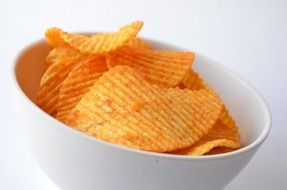 potato chips in a white plate