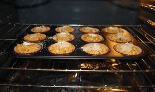 muffins baking