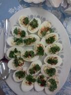 stuffed eggs for a picnic