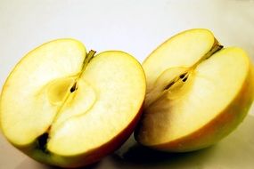 juicy green sliced ââapple