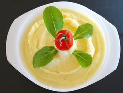 Mashed potatoes in the table