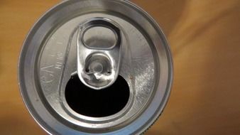 open aluminum can