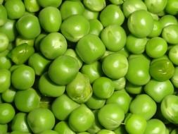 green organic peas,