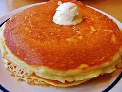 pancakes on a plate