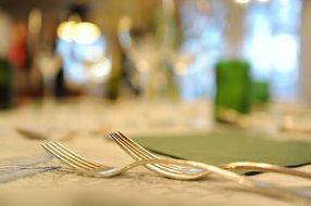 close up of cutlery on gedeckter table