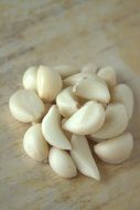 peeled garlic for cooking