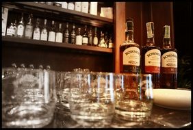 bar single malt bowmore whiskey alcohol