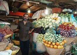 fruits market seller in mumbai india