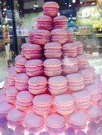 Pink macrones piramide