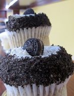 Black and white dainty cupcakes