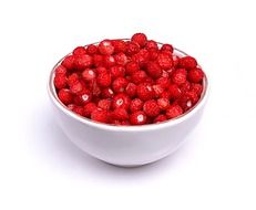 Red strawberries in a white plate