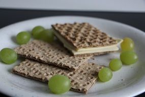 cheese crispbread and grapes