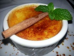 creme brulee with cinnamon