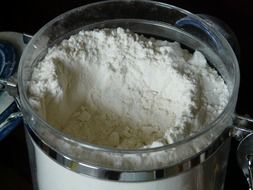 Wheat flour in bowl