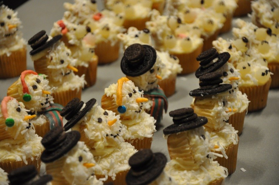 cupcakes in the form of snowmen