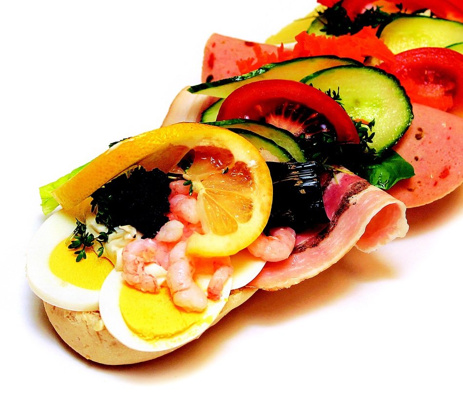 bun with cold meat, egg and vegetables