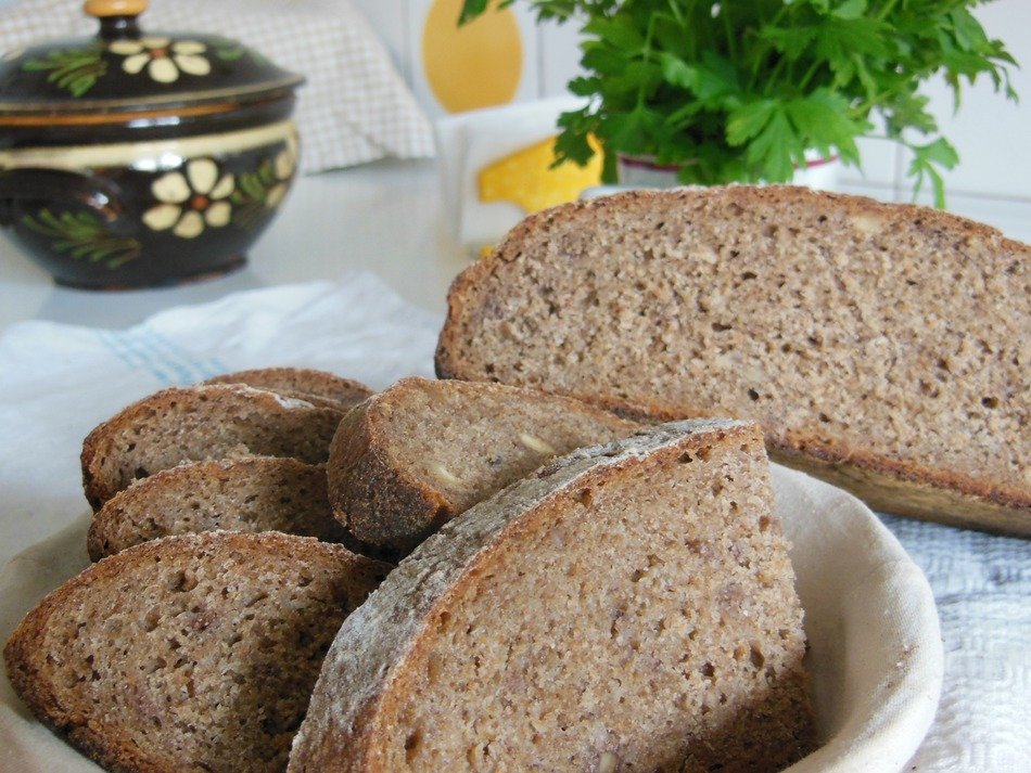 rye bread in a white bowl