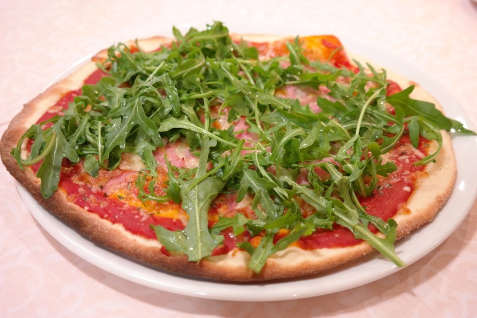 pizza with rucola