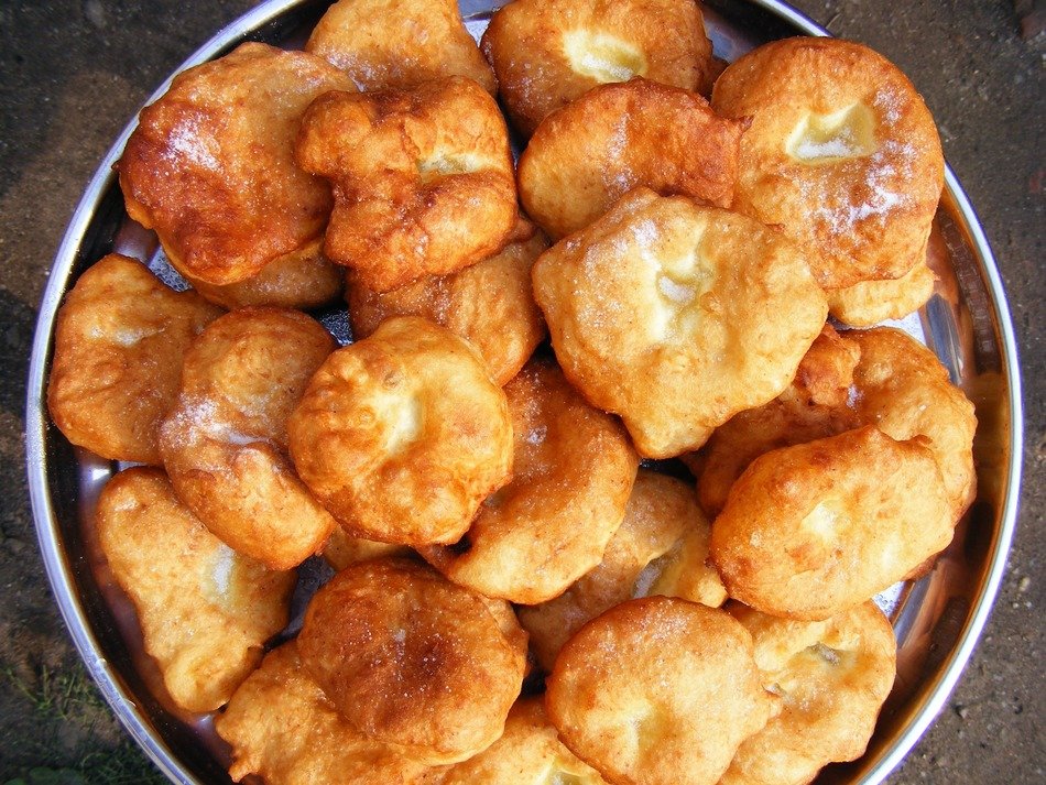 many donuts in a bowl