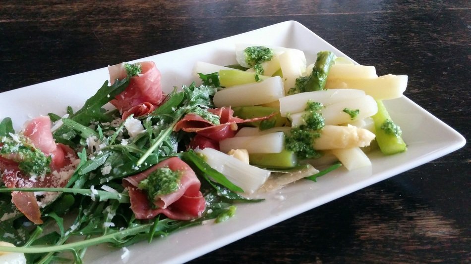 salad with asparagus and parmesan
