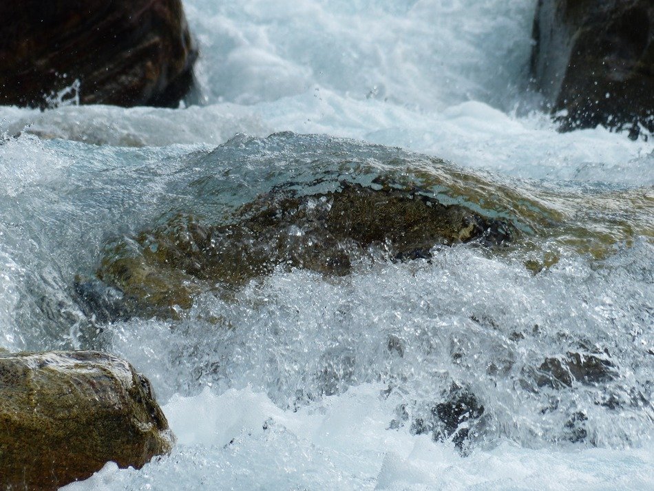 river stones cold water murmur