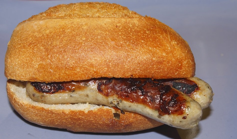 Grilled Nuremberg Bratwurst in bread