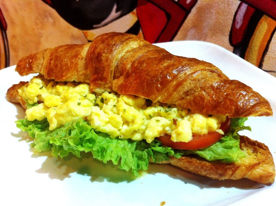 Sandwich with the egg and vegetables
