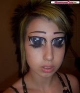 Il Faut Vraiment Aimer Les Manga Pour Se Faire Tatouer Des Grands Yeux